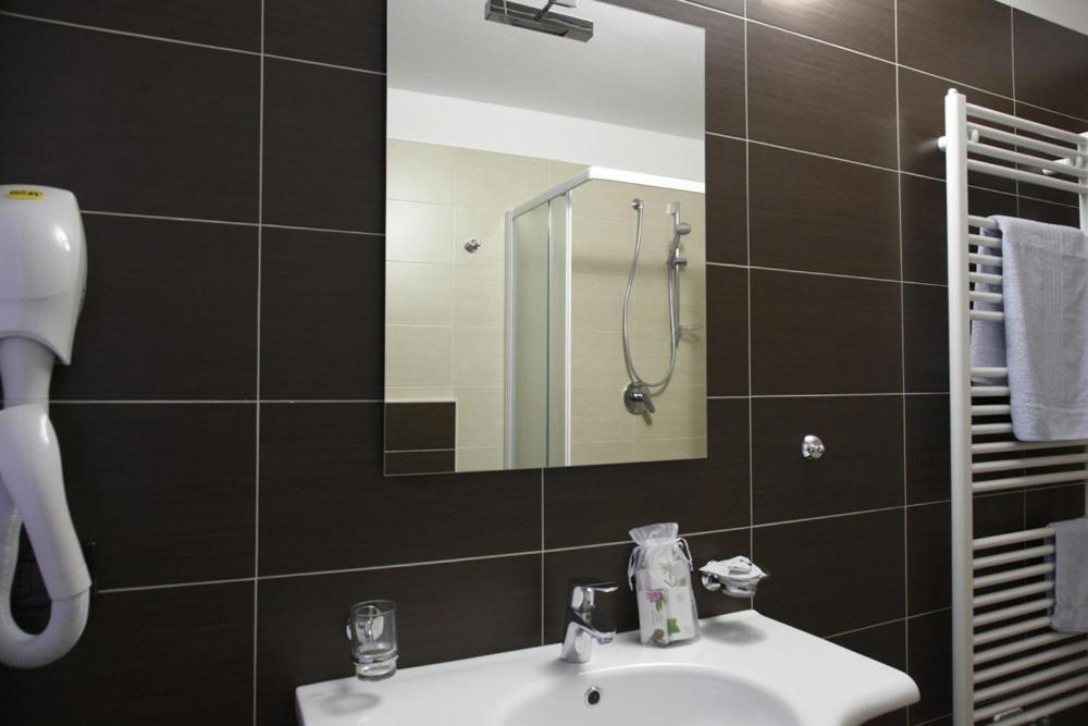 Residence Hotel Anna Пассо-дель-Тонале Екстер'єр фото